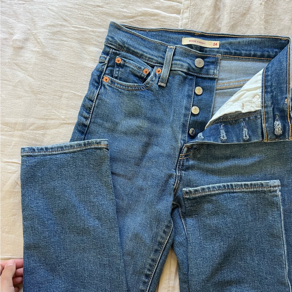 Size 24 (fits size 25 too) stretchy denim high-waisted light wash Levi’s